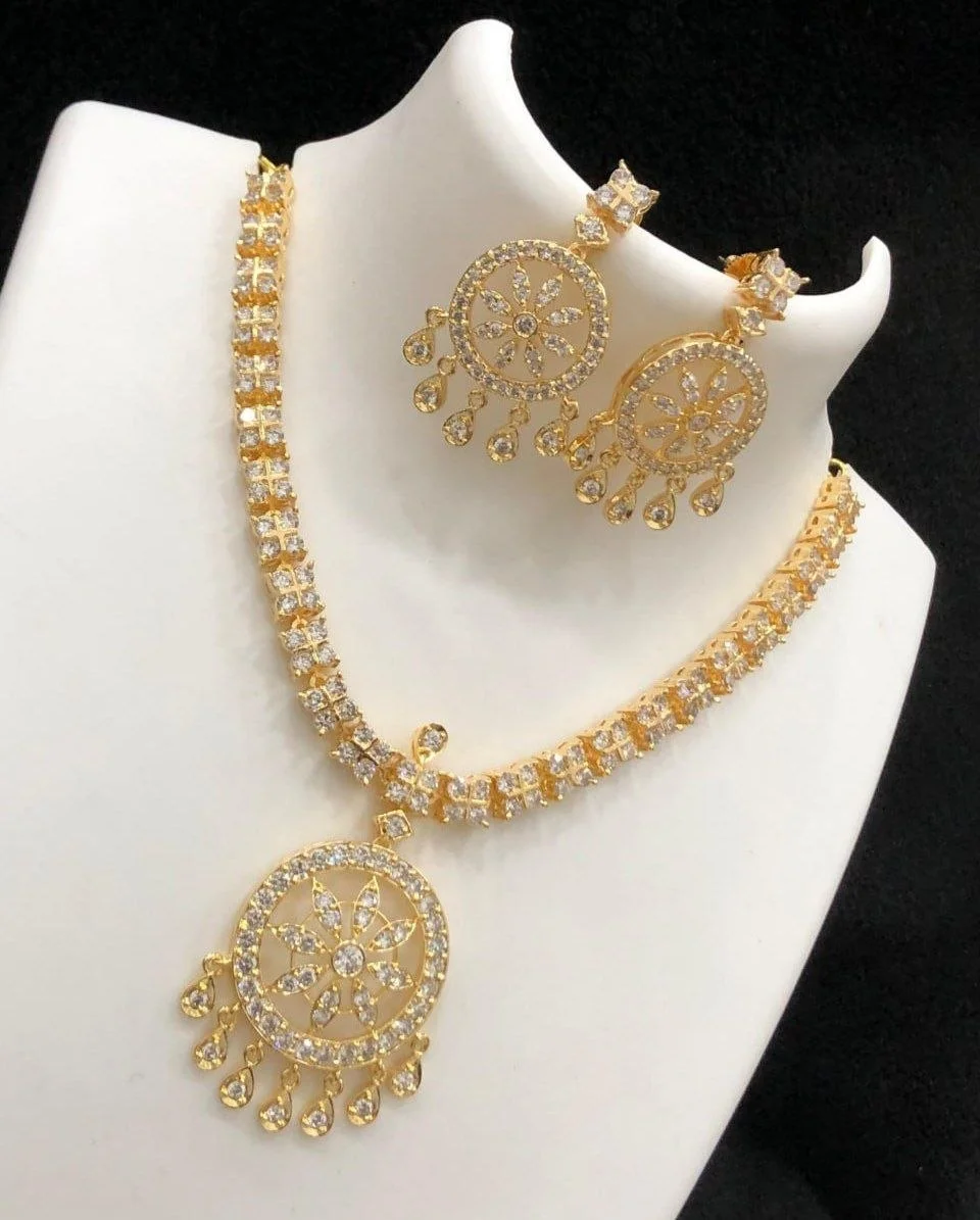 Twinkle Halo Stone Necklace set